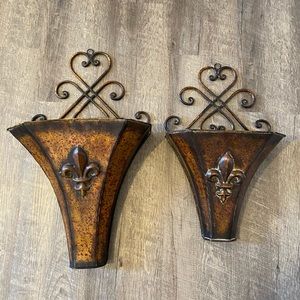 Wall hanging metal baskets